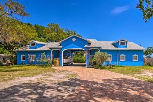 Waterfront Villa With Deck And Dolphin Watching!