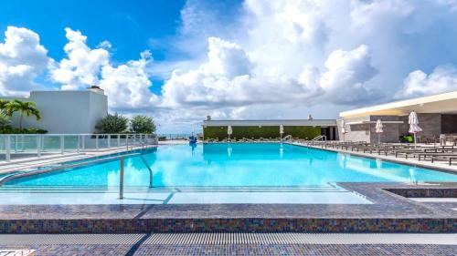 5 Beachfront Resort -rooftop Pool 2 Br 2 Br Bay View