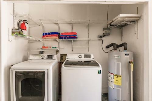 3br/2ba Home W/ Pool - 1 Mile From Beach