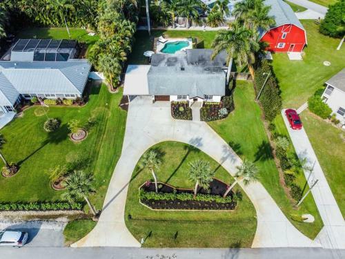Villa Beautiful 3 Bdrm Home With Heated Saltwater Pool.