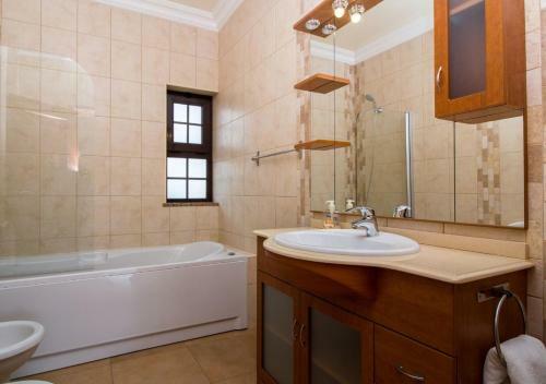Algarve Luxury Home With Private Heated Pool II