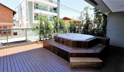 1086 - Apartamento T�rreo Com Jacuzzi No Centro de Bombinhas