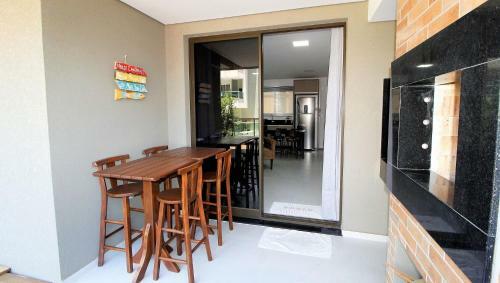 1086 - Apartamento T�rreo Com Jacuzzi No Centro de Bombinhas