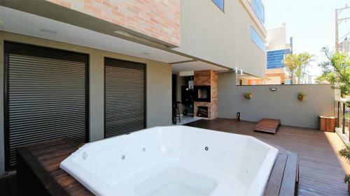 1086 - Apartamento T�rreo Com Jacuzzi No Centro de Bombinhas