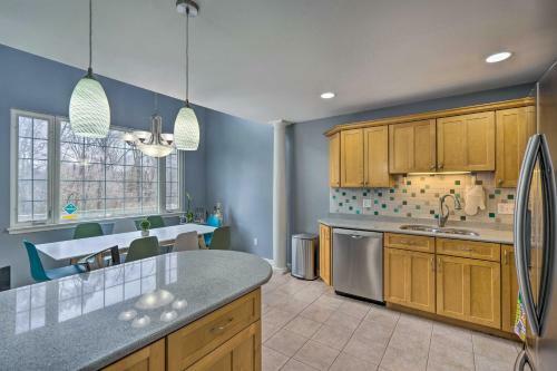Immaculate Family Townhome - Walk To Beach!
