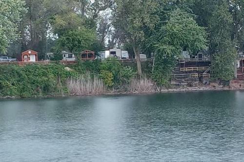 Lakeshore Camp Resort Lake Lot!