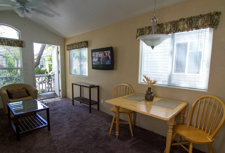 Lodge Arden Acres Executive Suites & Cottages