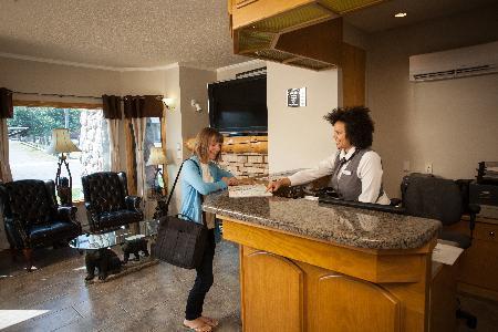 Hotel Waterton Glacier Suites - Deluxe Suite