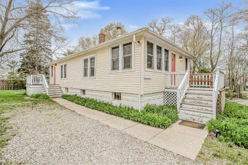 Nantucket Cottage In New Buffalo