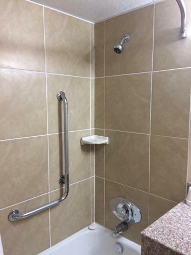 Hotel Econolodge Inn & Suites - Pembroke