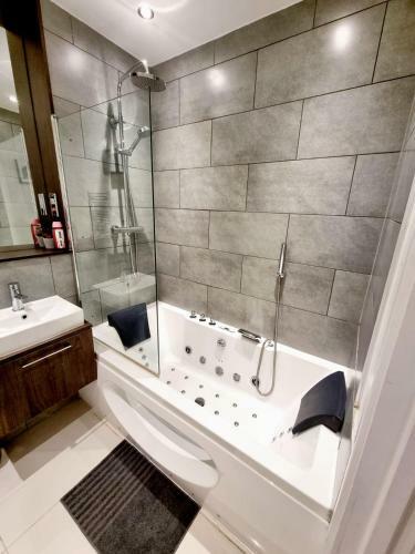 Lux, Cosy 2 Bedroom Apartment.