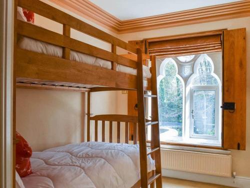 2 Priory Manor