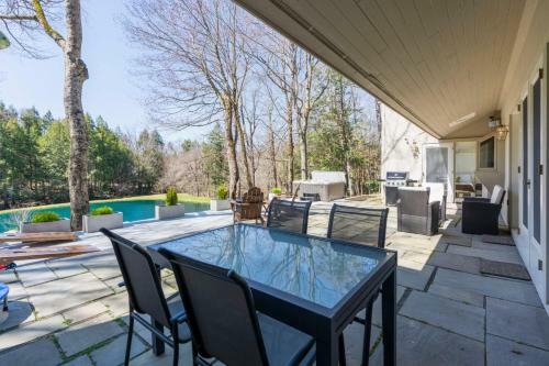Catskill Mountains Getaway On 6 Acres With Pond