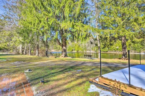 Modern Monticello Home With Hot Tub And Pond