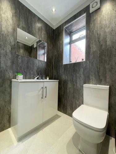 Worksop Newly Refurbished 3-bedroom House