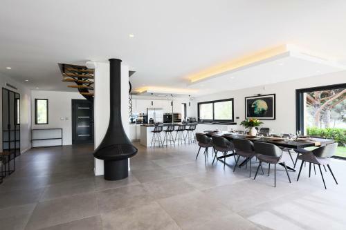 Villa Blanche Luxury - Pieds Dans L'eau, Piscine Chauff�e