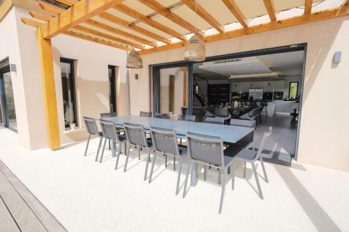 Villa Blanche Luxury - Pieds Dans L'eau, Piscine Chauff�e