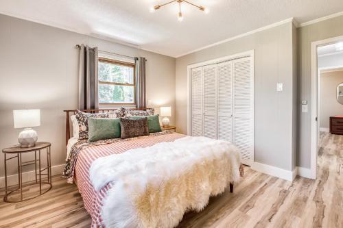 Chic Retreat At Lake Junaluska