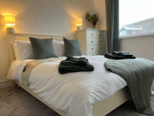 Heathcliff - 5 Bedroom House In Town Centre