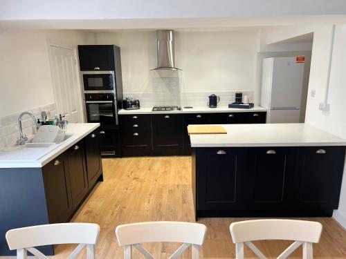 Heathcliff - 5 Bedroom House In Town Centre