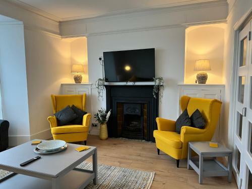 Heathcliff - 5 Bedroom House In Town Centre