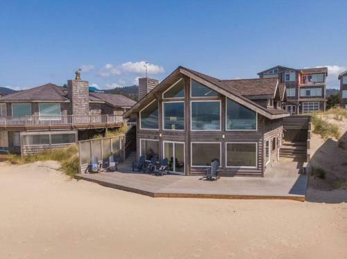 New!! Sand Dollar - Beachfront, Family Friendly Home With Highspeed Internet!