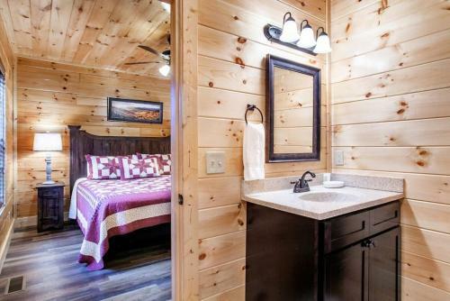 Swimming Bears Lodge Two Cabins With Pools And Hottubs