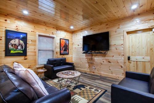 Swimming Bears Lodge Two Cabins With Pools And Hottubs