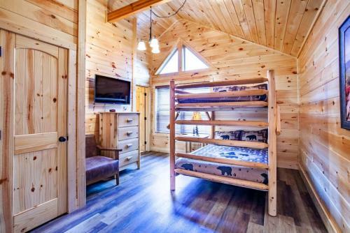 Swimming Bears Lodge Two Cabins With Pools And Hottubs