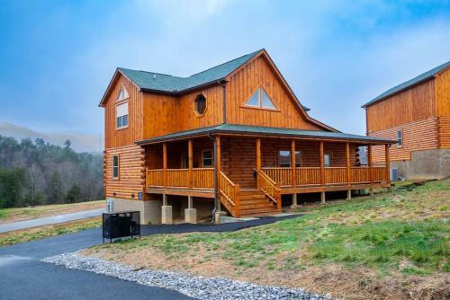 Swimming Bears Lodge Two Cabins With Pools And Hottubs
