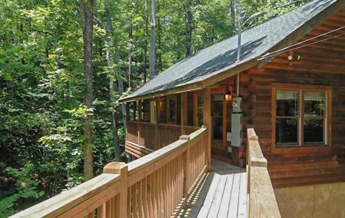 Creekside Paradise Found! One-bedroom Mountain Cabin In Pigeon Forge