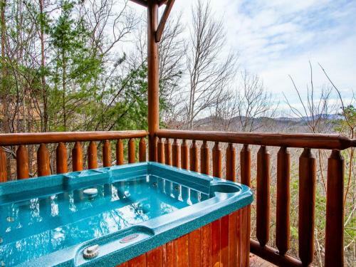 Bella Yani - Hot Tub, Pool Table, Air Hockey