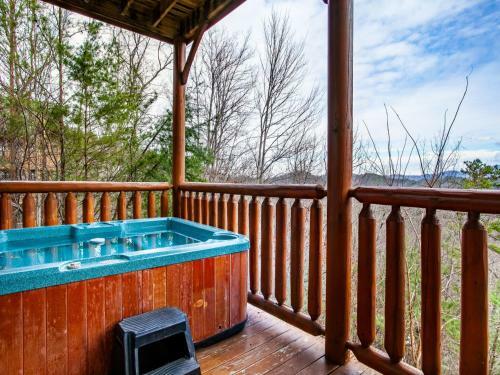 Bella Yani - Hot Tub, Pool Table, Air Hockey