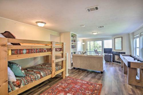 Lakefront Home On Cedar Creek With Game Room!