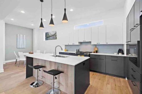 Stunning 4 Story Modern Home W/ Spectacular Views