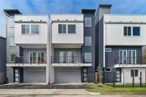 Stunning 4 Story Modern Home W/ Spectacular Views