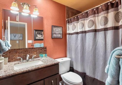 Sleeps 9 Near Lake And Major Attractions