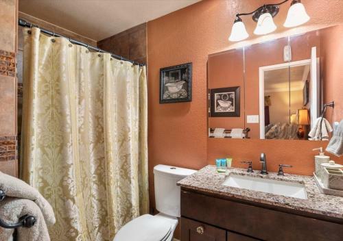 Sleeps 9 Near Lake And Major Attractions