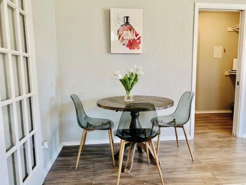 Casita At Maywood - Modern Spaces