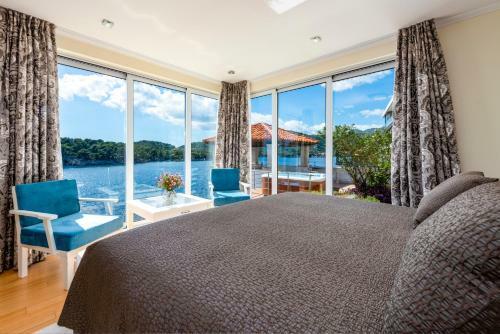 Villa K Dubrovnik - Five Bedroom Villa With Private Sea Access
