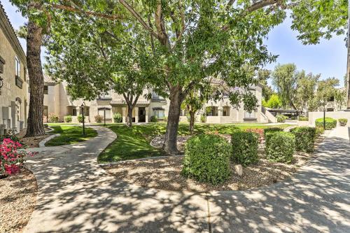 Apartamento Elegant Scottsdale Condo With Balcony And Pool!