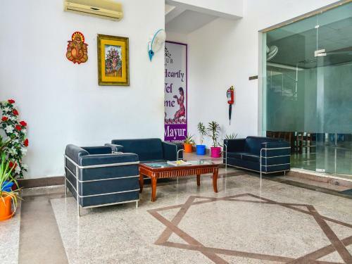 Oyo 28737 Hotel Mayur