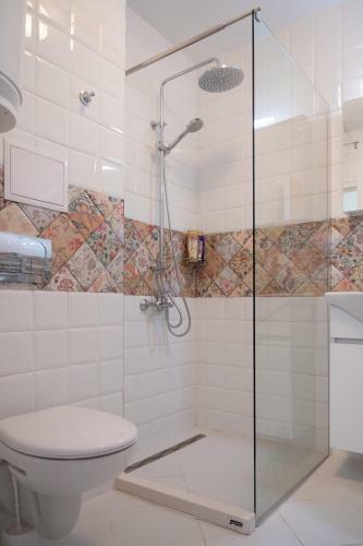 Sunny 1bdr Apartment Near Center - Free Parking