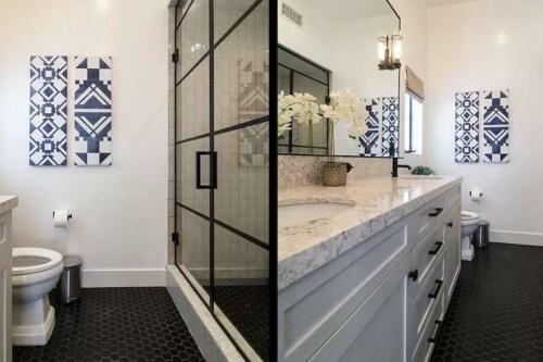 Centrally Located La Designer Home W 360 Roof Deck