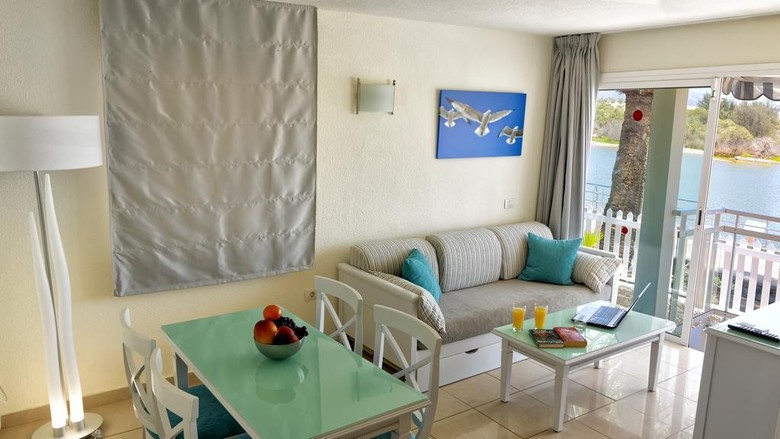 Cocoteros Apartments - Riversun Touristics