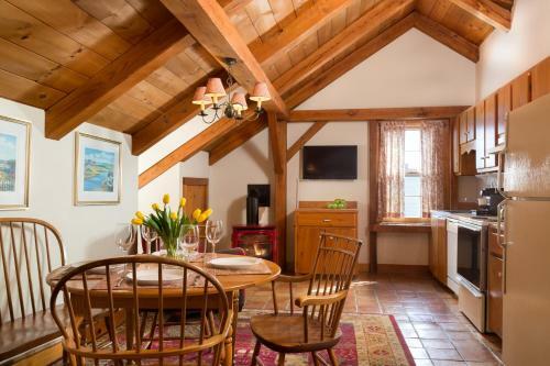 Bed & Breakfast Seven Sea Street Inn