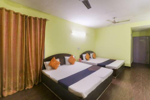 Spot On 64059 Hotel Raj Palace