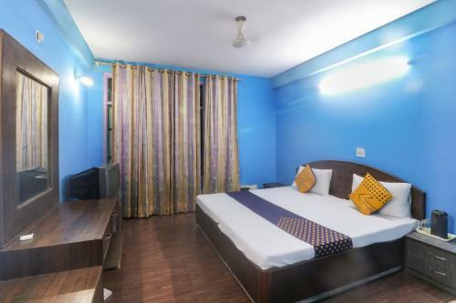Spot On 64059 Hotel Raj Palace