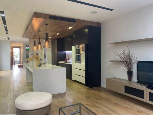 Villa Mckinnon Luxury Moderm Home Three Bedroom