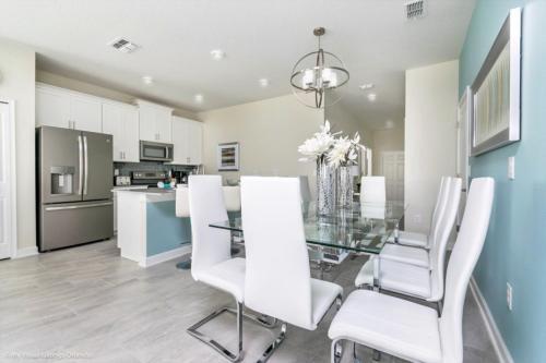 Inviting 5 Bdm Townhome With Private Pool Townhouse